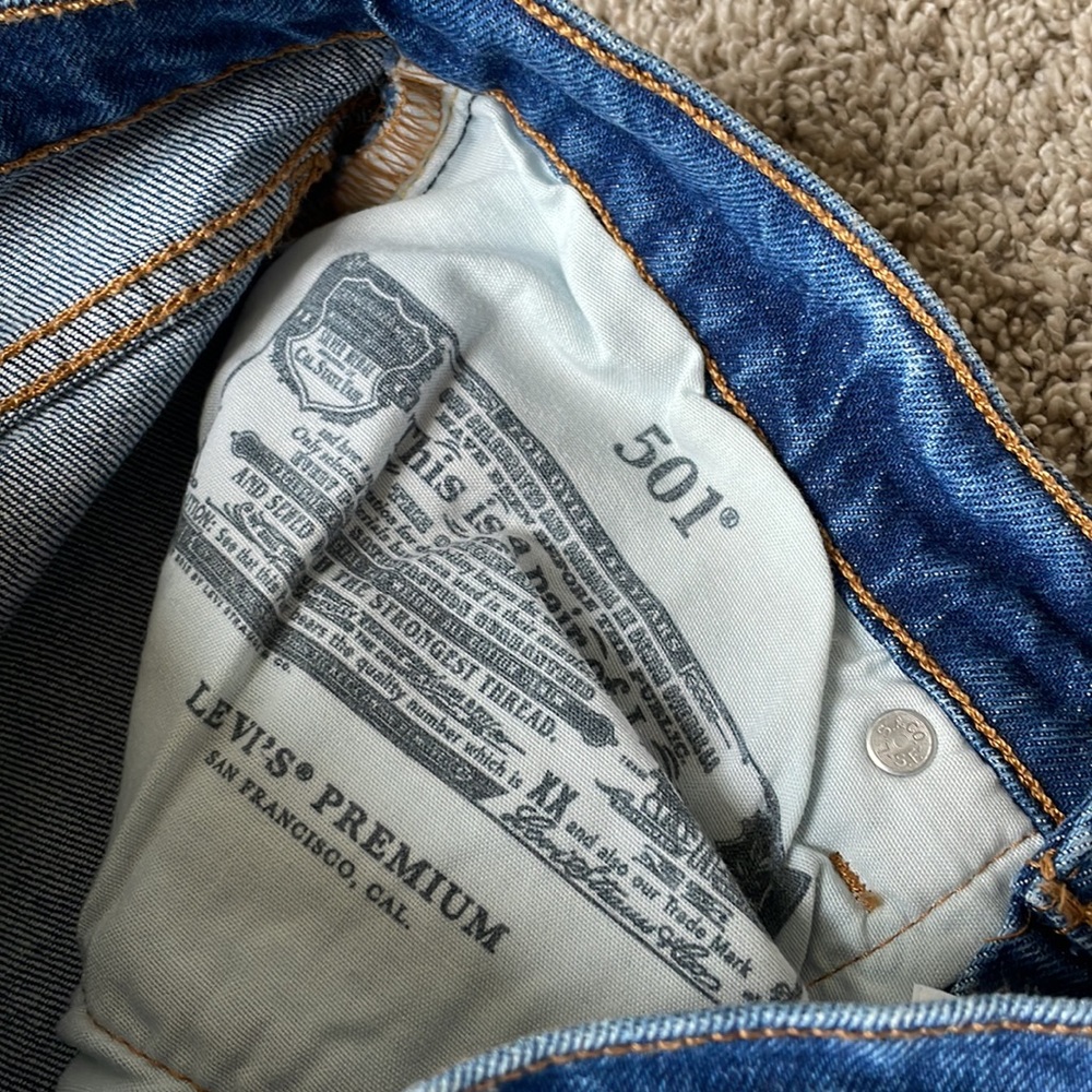 Women’s Levi’s Original Cropped - Picture 5 of 7